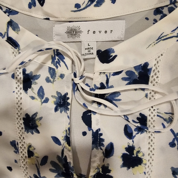 Fever Size Large Women's Long Bell Sleeves Blue & White Floral Peplum Top - Picture 4 of 10